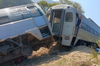 cel putin 13 oameni au murit si alti 98 au fost raniti dupa ce un tren a deraiat in mexic 695225edb0200