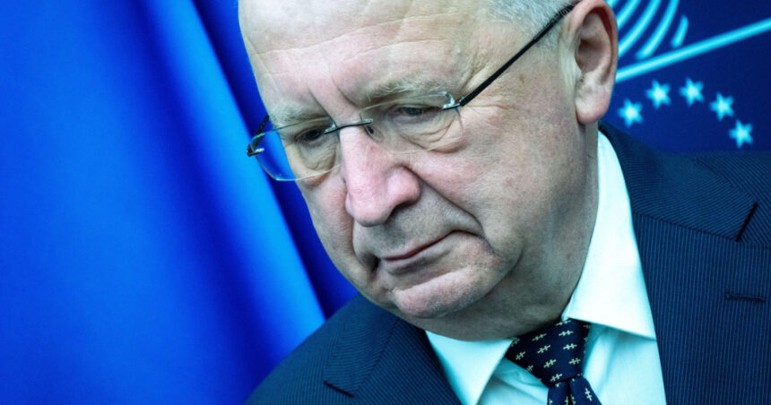 comisarul european pentru aparare il acuza pe trump ca vrea dezbinarea uniunii europene unitatea ue este impotriva intereselor sua 6939ace872908