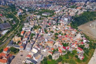 constantenii din zona pietei ovidiu nu au apa la robinete pana la pranz din cauza unei avarii 695380e8a1cd7