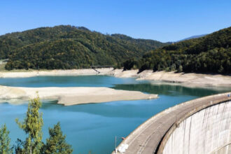 criza apei din prahova continua in trei comune apa ramane nepotabila 693c0d3380626