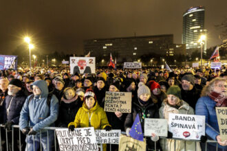 curtea constitutionala din slovacia suspenda legea care desfiinteaza biroul avertizorilor de integritate dupa proteste in toata tara 69431cb910981