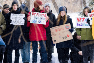 demonstratie rara de nemultumire publica intr un oras din rusia proteste fata de interzicerea platformei de jocuri roblox 693f12b889c25