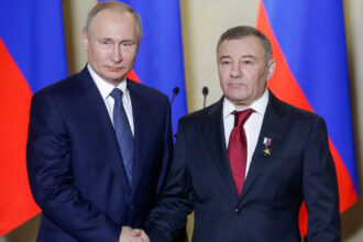 diplomatia din culise negocieri intre oligarhii rusiei si sua cu privire la posibile acorduri in domeniul mineritului si energiei 692e90d473d5d