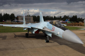 doi piloti rusi au murit dupa ce au fost ejectati dintr un avion aflat la sol in hangar 693749309465f