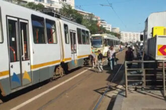 doua tramvaie s au ciocnit in bucuresti un copil a ajuns la spital 692dcf7c4f745
