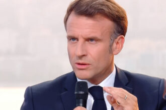 emmanuel macron acuzat de deriva totalitara pentru incercarea sa de reglemantare a retelelor sociale 692ff765dfec4