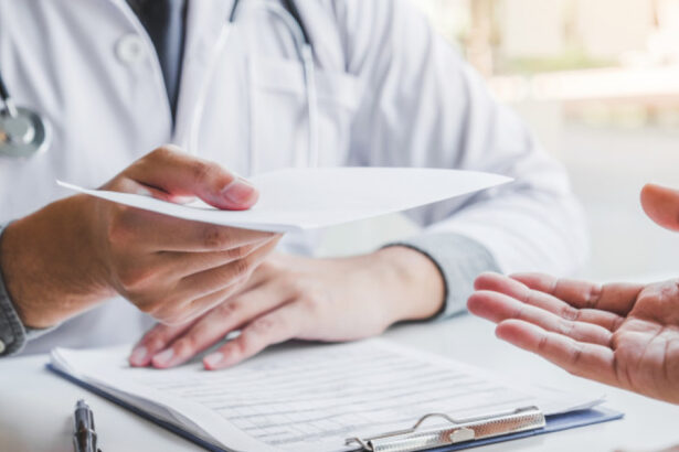 exclusiv cum ar putea fi rezolvata problema concediilor medicale false seful cnas ar putea fi retras dreptul de practica pentru medici 693f35c4ed728