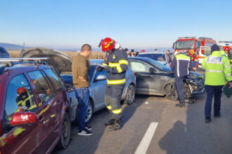 foto accident in lant pe dn11 in covasna 7 masini implicate 5 persoane printre care si un copil au fost duse la spital 6946d50e2c746