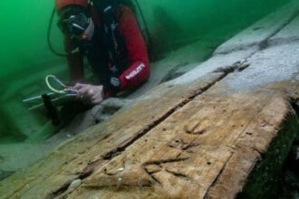 foto epava unei ambarcatiuni de lux vechi de 2 000 de ani descoperita de scafandri arheologi in golful din alexandria egipt 693ee86d56369