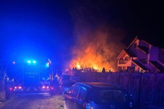 foto incendiu puternic intr o gospodarie din municipiul tulcea 693dc3d5b337b
