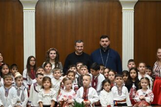 foto primaria medgidia gazda colindatorilor mari si mici vestea nasterii domnului a rasunat in institutie prin zeci de glasuri ca de clopotel 694597b69777c