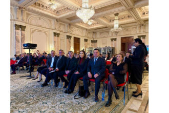 foto reprezentantii udttmr condusi de gelil erseghep au particiat la celebrarea zilei minoritatilor nationale la palatul parlamentului 69439d5bafbfb