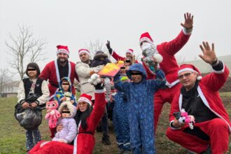 foto video membri ai grupului atv off road constanta au adus bucuria craciunului in familiile nevoiase din toate satele comunei lipnita 69496c6852c3e