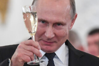 ginerele si emisarul lui trump au mers la berlin pentru a sustine ultimatumul lui putin in fata lui zelenski si a europenilor 6940214075b37