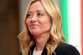 giorgia meloni isi etaleaza puterea la o petrecere de craciun impanzita cu vedete si politicieni cine sunt invitatii 6933bad1687c0