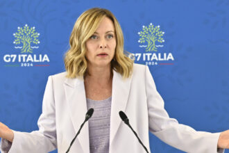 giorgia meloni renunta la planul de a vinde cadourile oficiale primite in timpul mandatului casa de licitatii aleasa e anchetata penal 69414fbdac60d