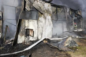 incendiu puternic la o hala din arges flacarile au cuprins 500 de metri patrati utilaje de productie distruse 695381dc28937