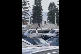 incident armat pe o plaja celebra din sydney 12 focuri de arma trase cel putin 10 persoane au murit 693e9780b841c