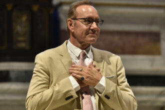 kevin spacey revine pe ecrane intr un serial de televiziune cand va fi lansata productia italiana 694482eeb55b1