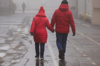 meteorologii anunta vreme mai calda decat de obicei vor fi maxime de 14 grade ceata si vant in mai multe zone 693ea5b7ad7dc