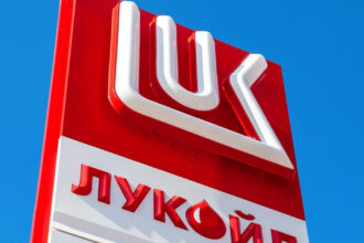 motivul pentru care lukoil prefera oferta unei banci americane pentru activele sale globale reuters 693bc6d67101c