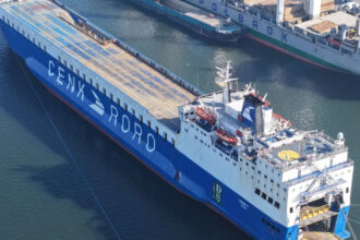 o nava turca a fost avariata intr un atac aerian rusesc asupra infrastructurii portuare ucrainene la marea neagra 693c6500a168e