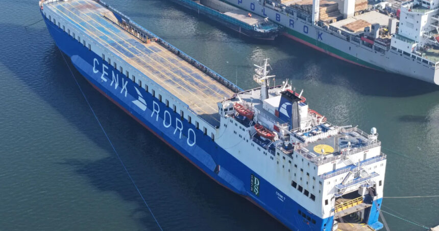 o nava turca a fost avariata intr un atac aerian rusesc asupra infrastructurii portuare ucrainene la marea neagra 693c6500a168e