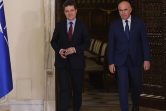 ora 1500 noii ministri ai apararii si economiei depun juramantul la palatul cotroceni ce se intampla cu ministerul educatiei 694a7fa984e61