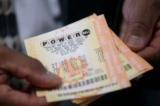 povestea tanarului care la 21 de ani a castigat la loto 28 de milioane de dolari decizia care l a ajutat sa nu ajunga la faliment 694f82c09f951