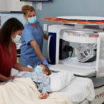 premiera in romania primul rmn mobil functioneaza la iasi investigatii imagistice direct in sala de operatie si in terapie intensiva 69330af248c72