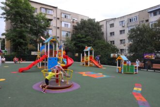 primaria constanta cumpara de 50 000 de euro echipamente pentru locurile de joaca din oras le livreaza o companie din maramures 6931d1161c35f