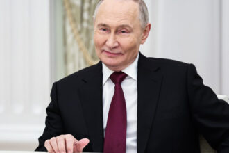 putin organizeaza linia directa cu rusii peste 2 100 000 de intrebari si sute de jurnalisti prezenti ucraina a inceput razboiul 694520f0b2913