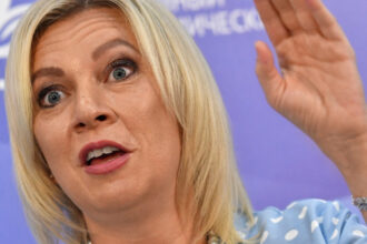 reactia sarcastica a mariei zaharova dupa ce federica mogherini fosta sefa a diplomatiei ue a fost retinuta 692efa6e08813