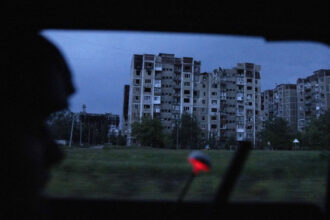 rusia afirma ca a capturat doua orase ucrainene aflate pe linia frontului kievul nu confirma de ce kremlinul a facut anuntul acum 692e97f958623