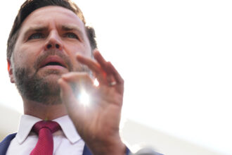 scenariul care il sperie pe j d vance armele nucleare ale frantei si marii britanii controlate de politicieni islamisti in 15 ani 694e89426a05c