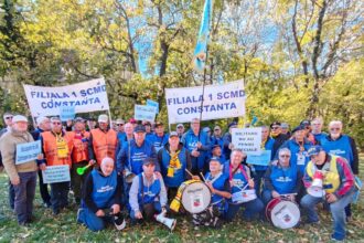 sindicatul cadrelor militare disponibilizate alaturi de alte 4 confederatii sindicale organizeaza un miting antiguvernamental in bucuresti 693fb6e2243f3