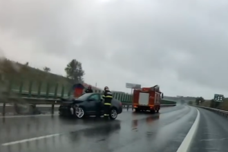 un autoturism a intrat in parapet la iesirea de pe a2 69358d5519f0c