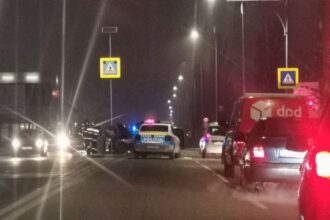 un autoturism s a rasturnat pe dn 3 in valu lui traian intervin echipajele de salvare 69432278b7ee9