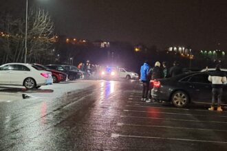 un barbat beat mort retinut de oamenii legii pentru ca facea drifturi in portul tomis 6932c9b7346c9