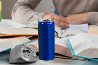 un barbat care consuma zilnic cate opt bauturi energizante a ajuns la spital cu o forma rara de atac cerebral avertismentul medicilor 693ab4ccbe9a3