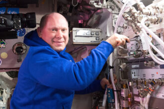 un cosmonaut rus a fost exclus dintr o misiune a spacex ddupa ce a fotografiat componente ale motoarelor de racheta 693025115669c