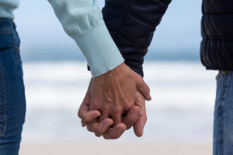 un profesor din timisoara a demisionat dupa ce a fost acuzat de un coleg ca are o relatie cu o eleva se fac mai multe anchete 693080b74ba7d