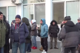 video a doua zi cand autobuzele din constanta nu circula soferii sustin ca nu vor iesi pe traseu pana cand directorul nu demisioneaza 69425f0a47b58