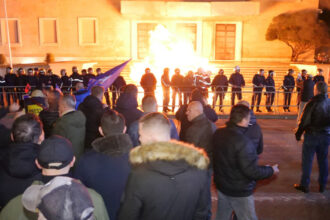 video acuzatiile de coruptie la adresa vicepremierului albanez belinda balluku au declansat proteste antiguvernamentale la tirana 694a3cc0a0fa2