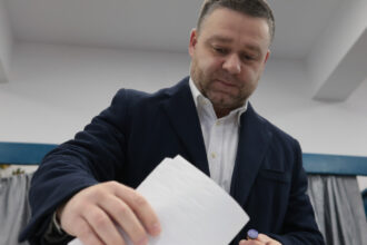 video alegeri bucuresti 2025 ciprian ciucu este foarte important ca fiecare sa vina si sa voteze 693536670e7d4