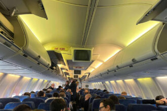 video alerta de securitate pe aeroportul din strasbourg mai multi europarlamentari romani blocati la bordul avionului tarom 693fec942bba4