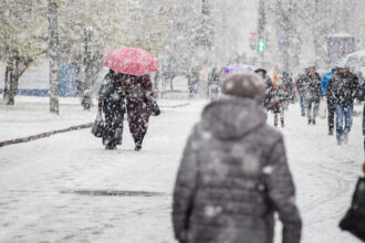 video capitala si sudul tarii sub ninsori de craciun vant puternic si temperaturi negative avertizeaza meteorologii 694bb88051a5b
