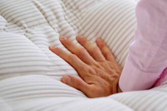 video concurs de lenevit in china un barbat a fost incoronat cel mai lenes om din lume dupa ce a stat intins pe saltea 33 de ore 6936f6e9a0a60