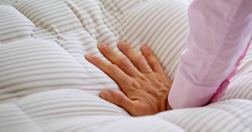 video concurs de lenevit in china un barbat a fost incoronat cel mai lenes om din lume dupa ce a stat intins pe saltea 33 de ore 6936f6e9a0a60