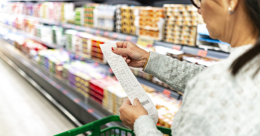 video de sarbatori romanii nu prea se uita la bani cat ajunge sa cheltuie in medie o familie in luna decembrie cumperi ce iti permiti 693fccb543736